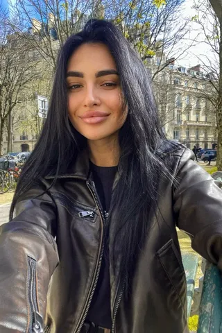 Julianna Luxury Escort in Dirty talk, 25yo - Brown