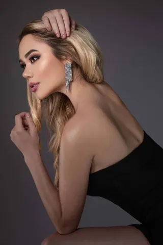 Adriana Vip Escort in Dirty talk, 23yo - Blonde