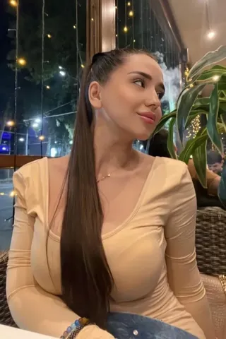 Farida Luxury Escort in Dirty talk, 20yo - Brunette