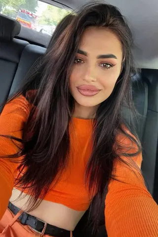 Julianna Top Escort in Dirty talk, 25yo - Brown