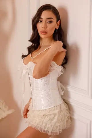 Emily Available Escort in Dirty talk, 24yo - Brunette